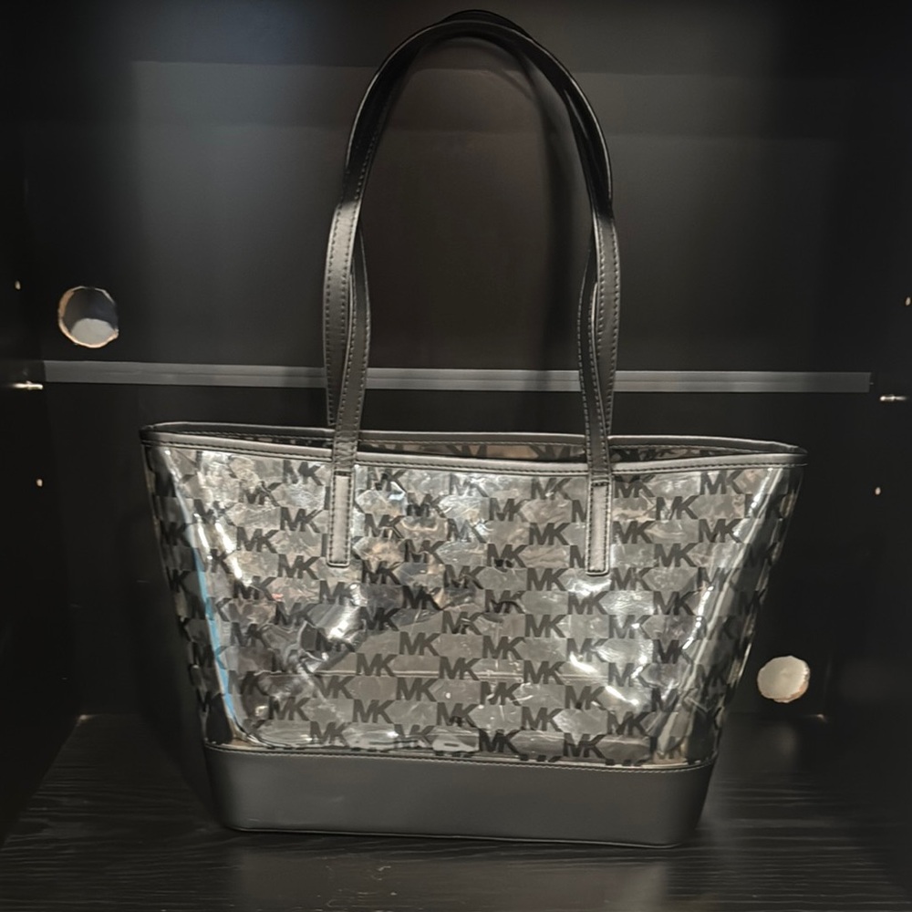 Michael Kors Black Tote with Sophisticated Design